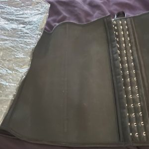 Rubbery waist trainer